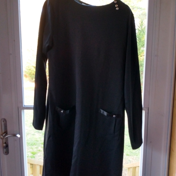 Dresses - Picture 3 of 6